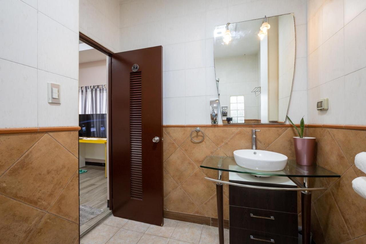 Casa Heradurra Uno/Dos Manila Eksteriør billede